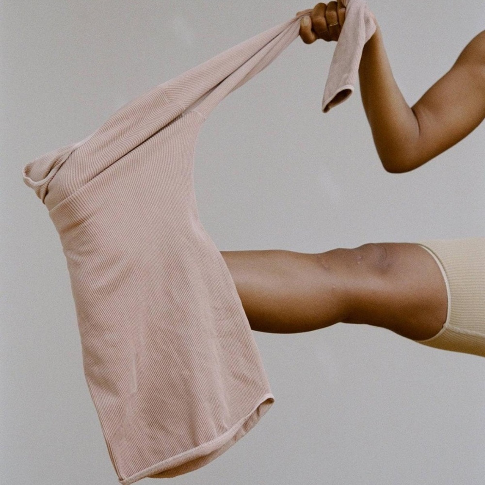 BASERANGE WOOD WOOD Seamless Rib Acacia Rose Natural Dye Organic Cotton Tee Top